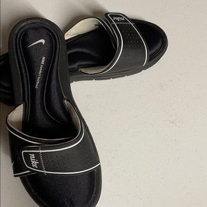 Nike slides size 9